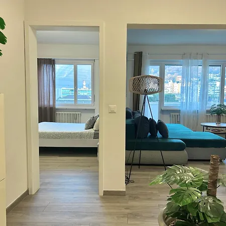 Apartment Spacious & Stylish - Partial View