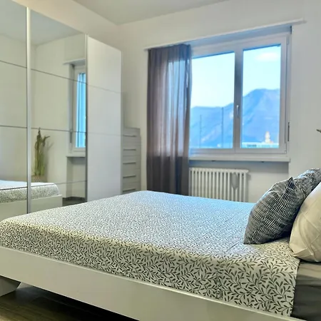 Spacious & Stylish - Partial View דירה