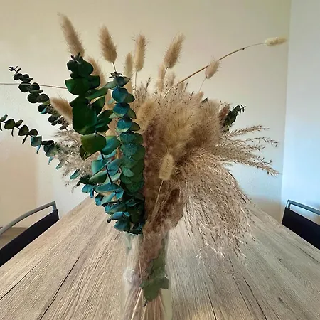 Spacious & Stylish - Partial View לוגאנו