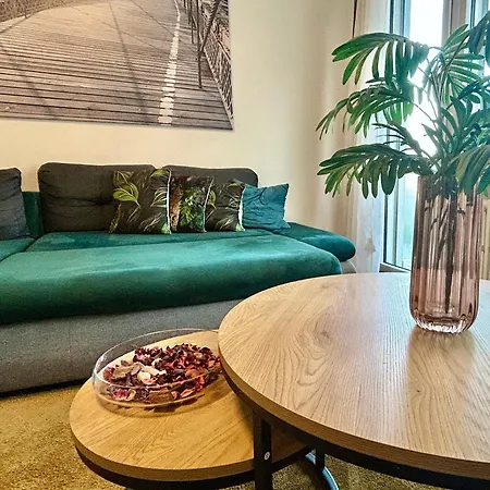 Apartment Spacious & Stylish - Partial View *