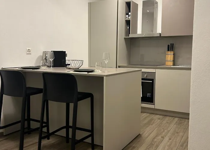 Apartment Spacious & Stylish - Partial View