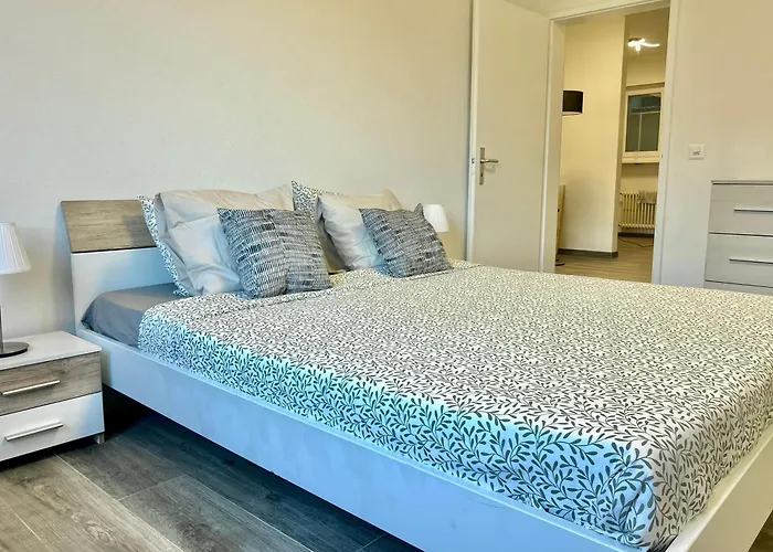 Spacious&stylish - Partial View *