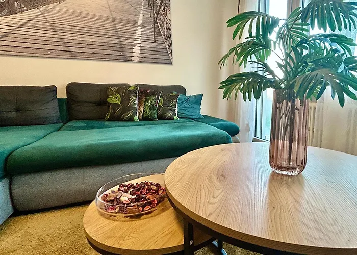 Apartment Spacious & Stylish - Partial View *