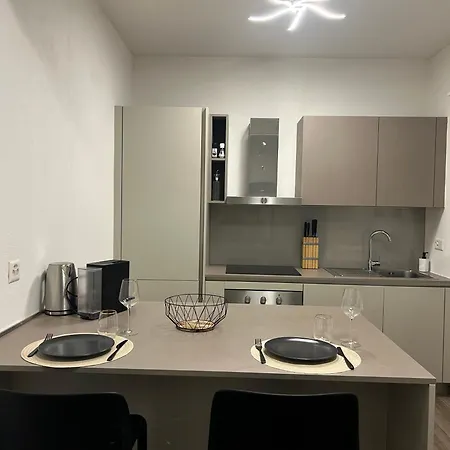 Spacious & Stylish - Partial View Apartamento