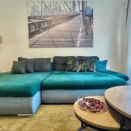 Spacious & Stylish - Partial View Apartamento